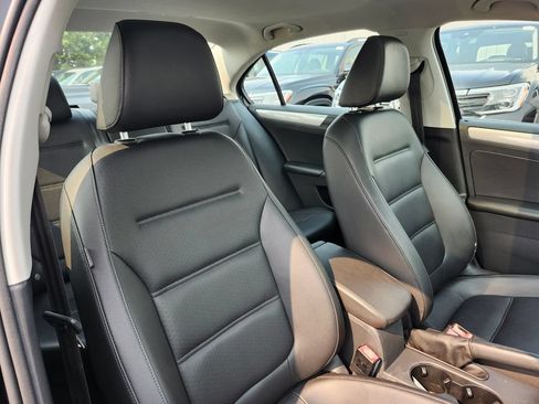 Used 2017 Volkswagen Jetta SE FWD image 11