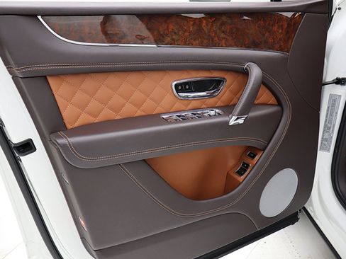 Used 2019 Bentley Bentayga image 53