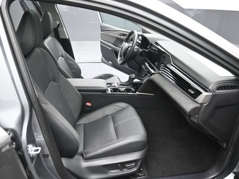 Used 2025 Toyota Camry XLE AWD/4WD image 33
