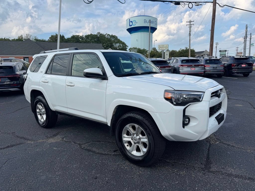 Used 2024 Toyota 4Runner SR5 AWD/4WD image 4