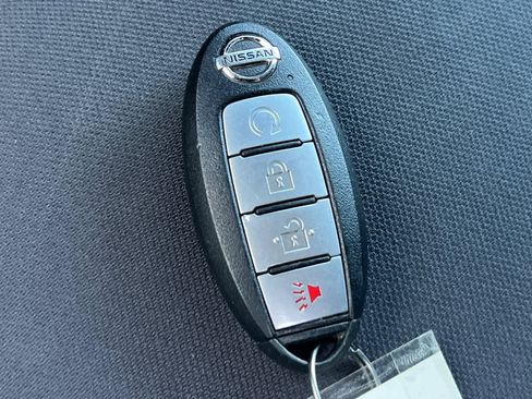 Used 2021 Nissan Titan SV w/ SV Convenience Package image 22