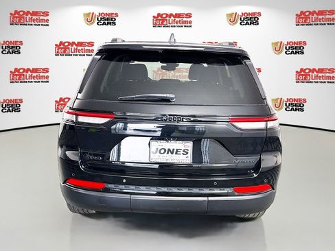 Used 2023 Jeep Grand Cherokee Limited w/ Black Appearance Package AWD/4WD image 15