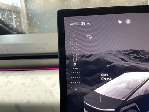 Used 2024 Tesla Cybertruck AWD Crew Cab image 29