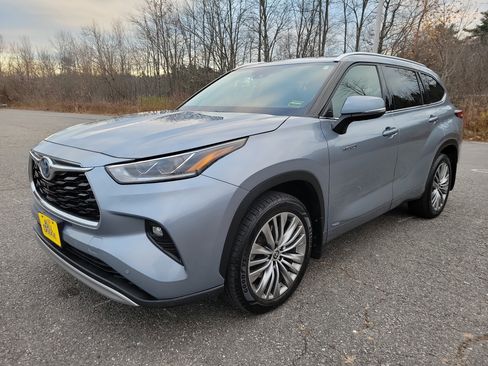 Used 2021 Toyota Highlander Platinum image 1