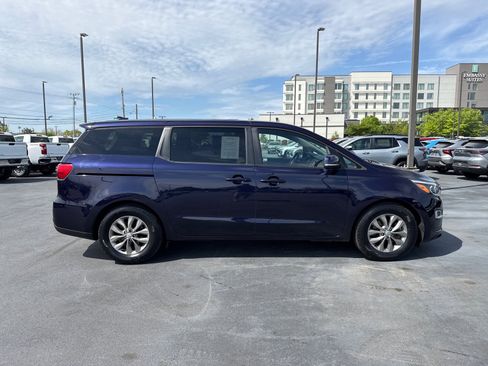Used 2020 Kia Sedona LX FWD image 2