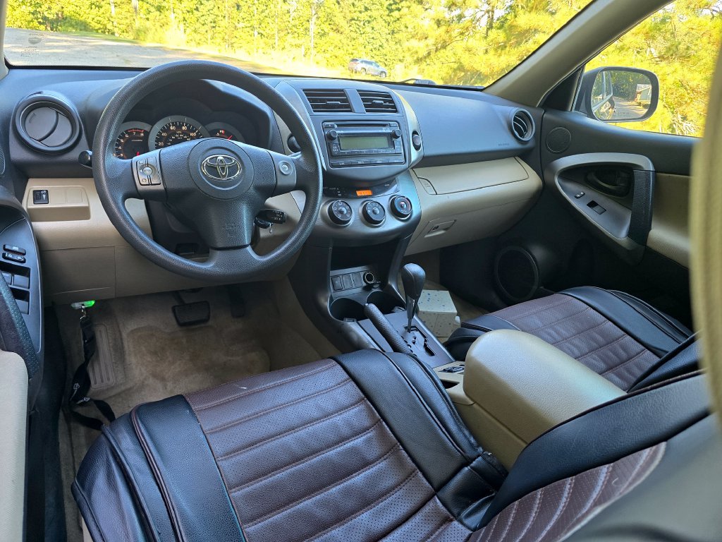 Used 2012 Toyota RAV4 FWD w/ Upgrade Value Pkg image 3