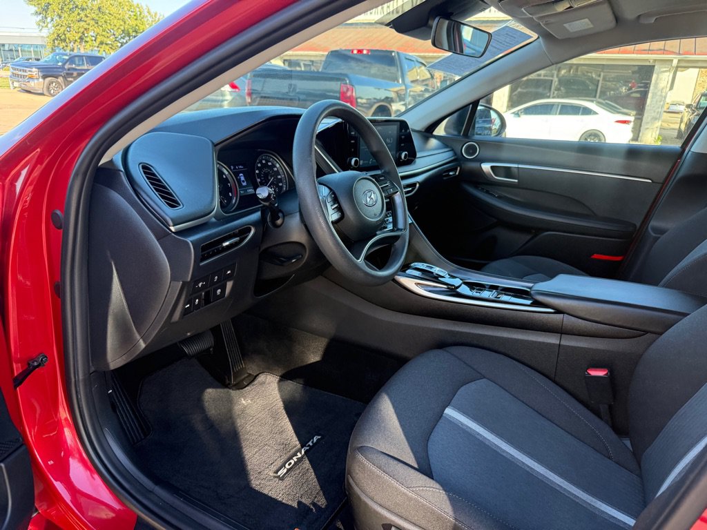 Used 2021 Hyundai Sonata SE w/ Winter Weather Package FWD image 12