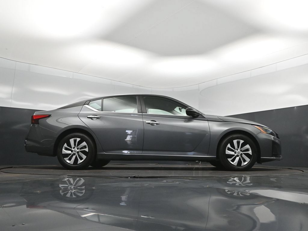 Used 2025 Nissan Altima 2.5 S FWD image 43