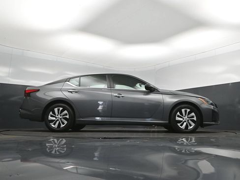 Used 2025 Nissan Altima 2.5 S FWD image 43