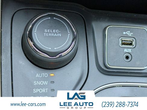 Used 2019 Jeep Cherokee Latitude w/ Popular Appearance Group image 24