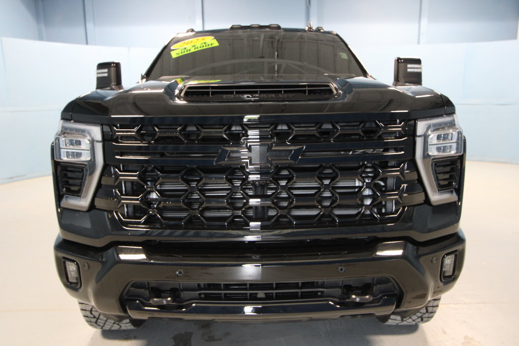 Used 2025 Chevrolet Silverado 2500 ZR2 w/ Technology Package AWD/4WD image 33