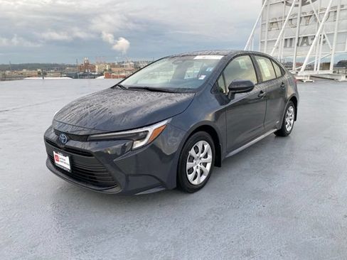 Certified 2023 Toyota Corolla LE AWD/4WD image 7