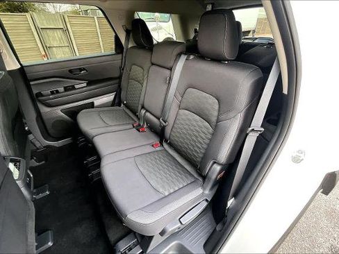 Certified 2024 Nissan Pathfinder SV image 18