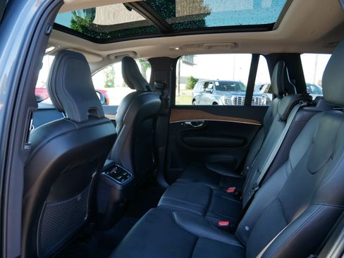 Used 2023 Volvo XC90 B5 Plus image 10