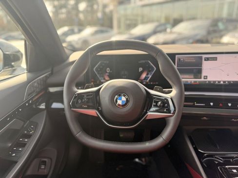 Certified 2025 BMW 530i w/ Premium Package image 19