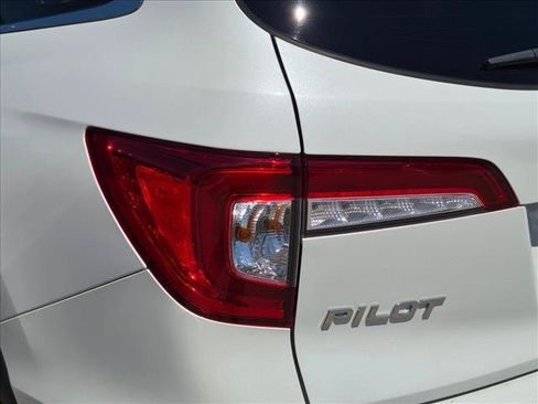 Used 2021 Honda Pilot EX image 16