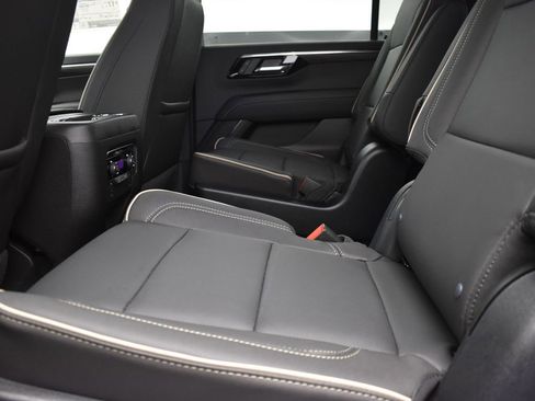 New 2025 Chevrolet Suburban Premier image 16