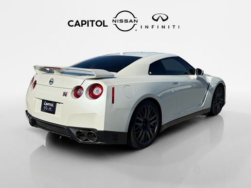 Used 2016 Nissan GT-R Premium image 5