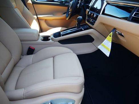 New 2026 Porsche Macan AWD/4WD image 14