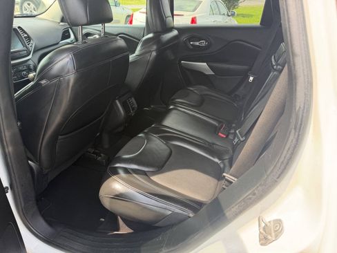 Used 2018 Jeep Cherokee Latitude Plus FWD image 9