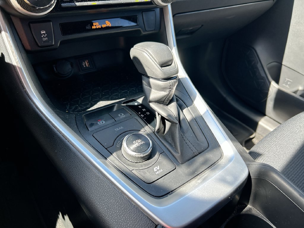 Certified 2025 Toyota RAV4 LE AWD/4WD image 25