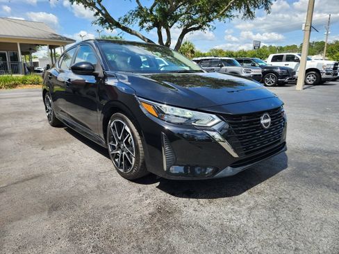 Used 2025 Nissan Sentra SR FWD image 7