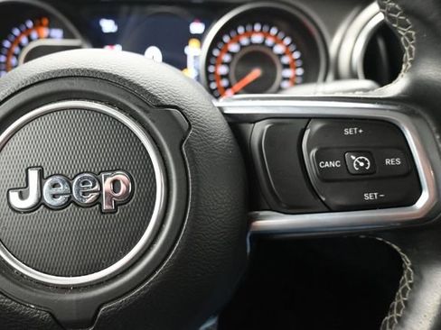 Used 2020 Jeep Gladiator Overland AWD/4WD image 27