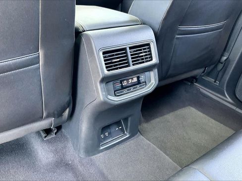 Used 2024 Volkswagen Atlas SE FWD image 34