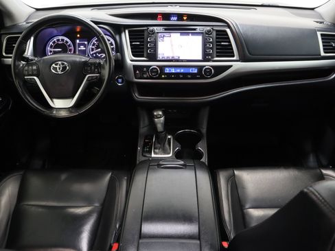 Used 2019 Toyota Highlander XLE FWD image 32