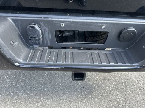 Used 2017 Chevrolet Colorado LT w/ LT Convenience Package RWD image 24