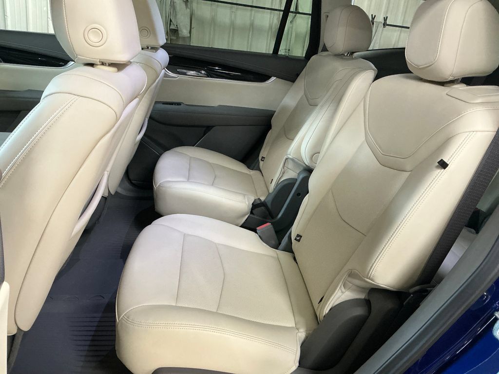 Certified 2025 Cadillac XT6 Premium Luxury w/ LPO, Floor Liner Package AWD/4WD image 27