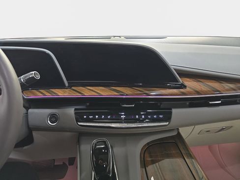 Used 2024 Cadillac Escalade Sport Platinum w/ LPO, ONYX Package AWD/4WD image 17