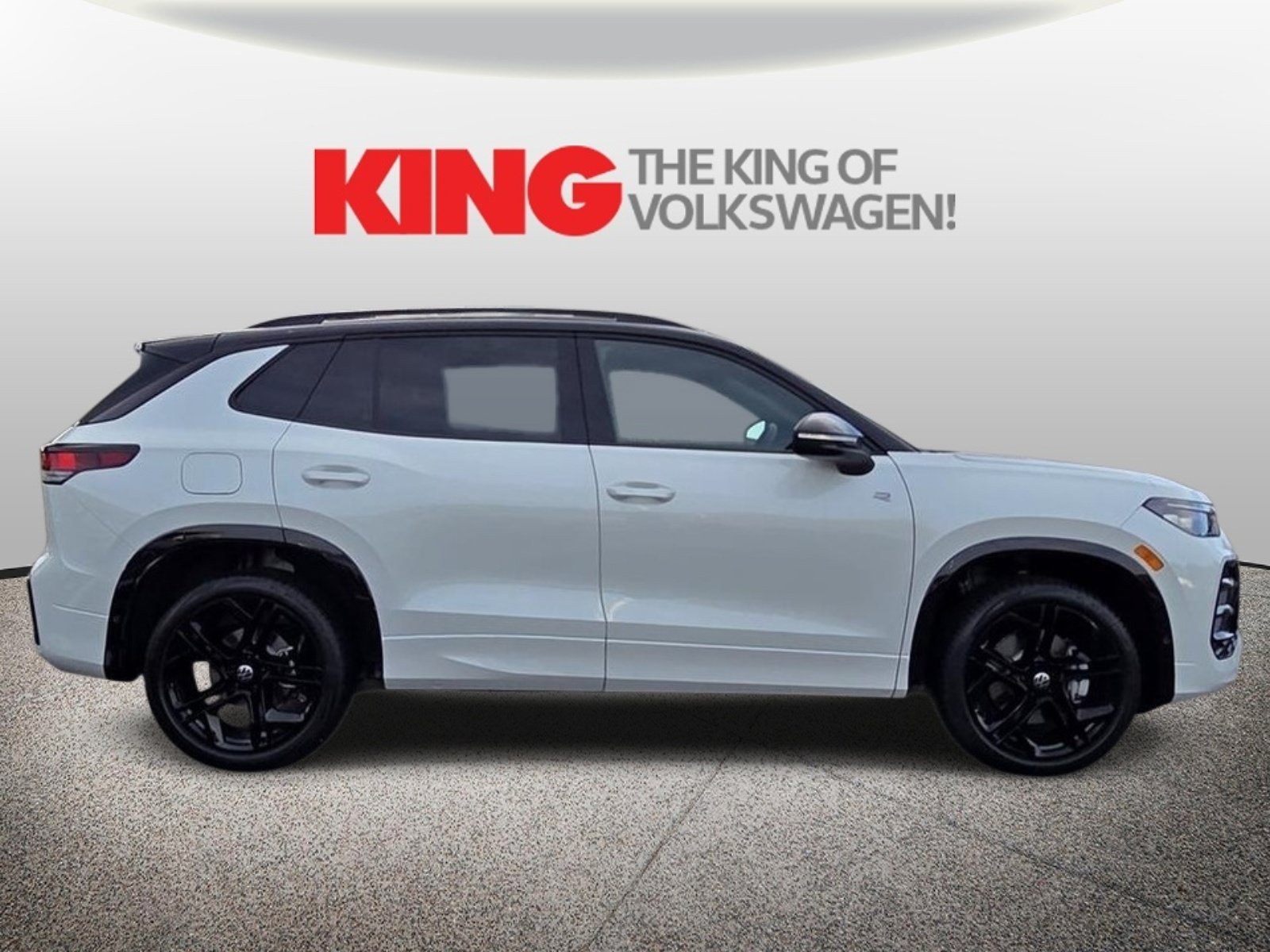 New 2026 Volkswagen Tiguan SE R-Line AWD/4WD image 2