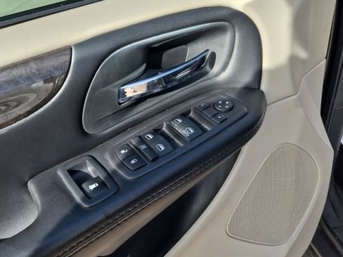 Used 2020 Dodge Grand Caravan SE w/ UConnect Hands-Free Group image 14