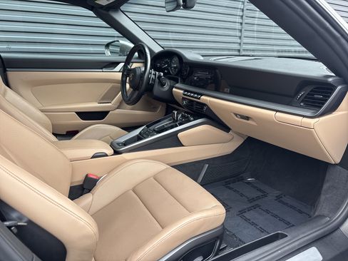 Certified 2022 Porsche 911 Carrera image 6