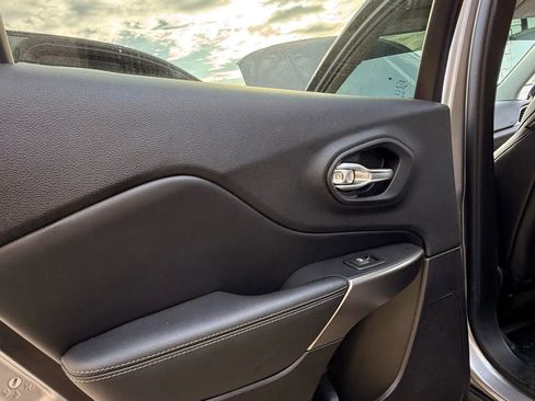 Used 2020 Jeep Cherokee Limited image 41