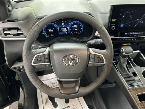 Used 2026 Toyota Sienna Platinum AWD/4WD image 4