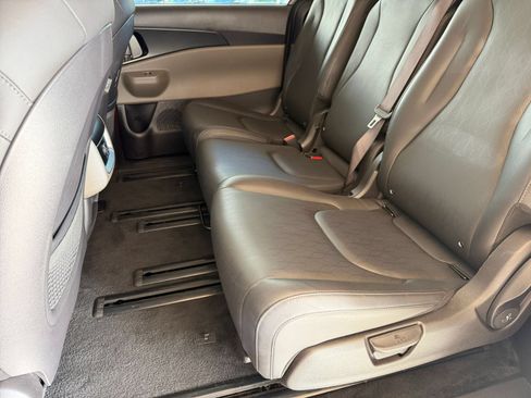 Used 2026 Kia Carnival FWD image 28