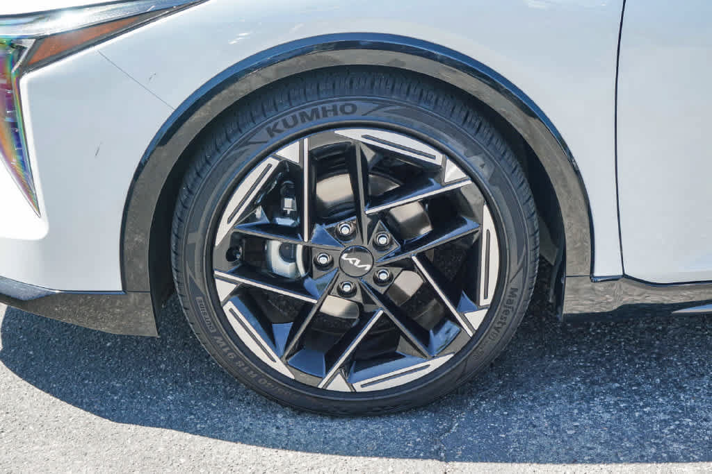 Certified 2025 Kia K4 GT-Line w/ GT-Line Premium Package FWD image 9