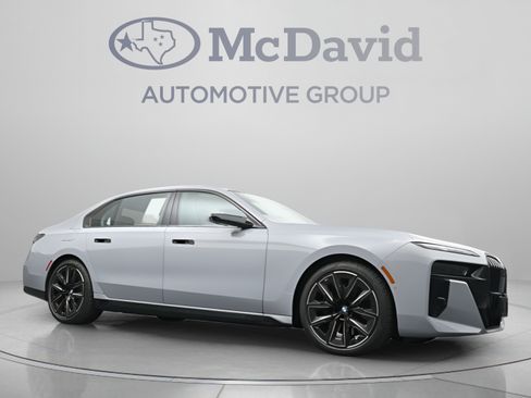 Used 2023 BMW 760i xDrive w/ Executive Package AWD/4WD image 25