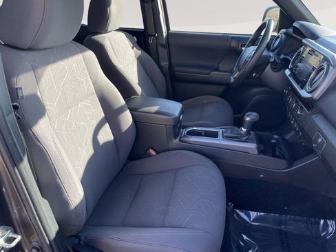Used 2018 Toyota Tacoma TRD Off-Road image 26