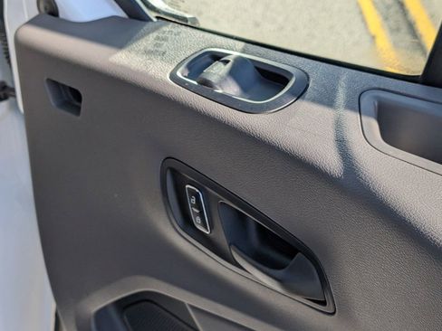 Used 2023 Ford E-Transit image 28