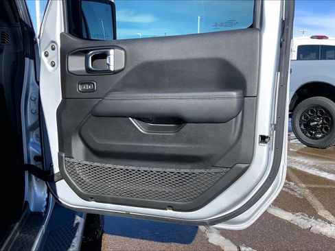 Used 2022 Jeep Wrangler Unlimited Rubicon AWD/4WD image 27
