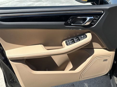 New 2025 Porsche Macan image 20