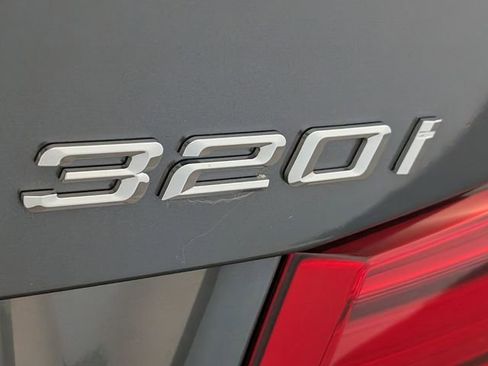Used 2018 BMW 320i Sedan image 10