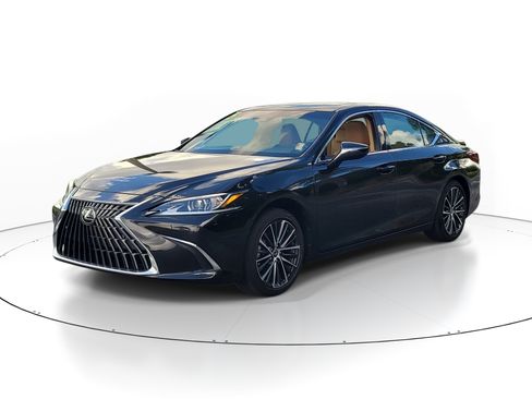 Used 2025 Lexus ES 300h w/ Premium Package FWD image 3