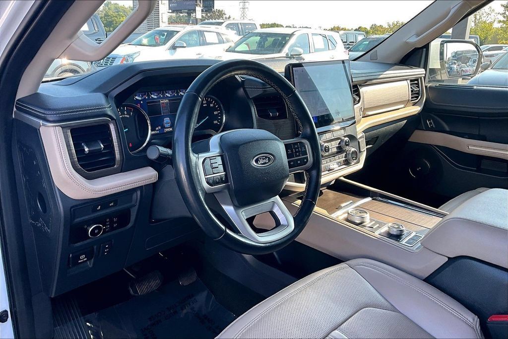 Used 2024 Ford Expedition Limited AWD/4WD image 18