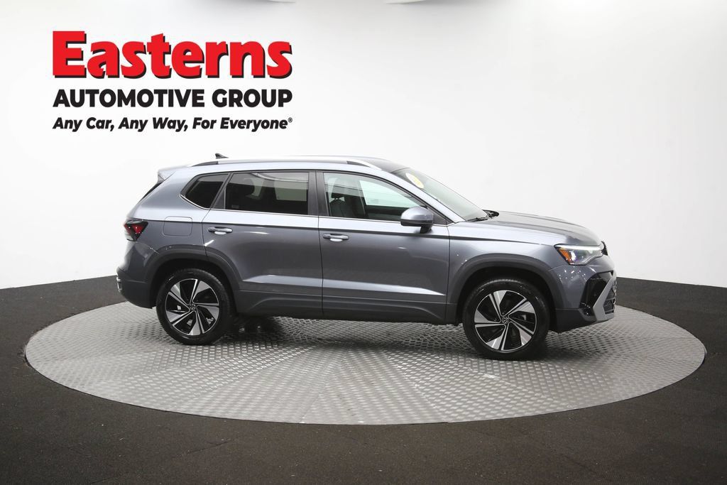 Used 2025 Volkswagen Taos SE AWD/4WD image 44