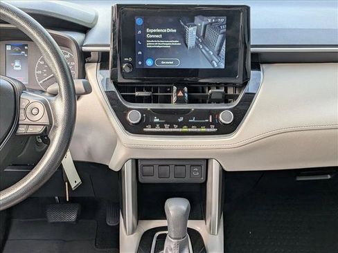 Used 2025 Toyota Corolla Cross L FWD image 11