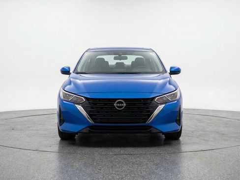 Used 2025 Nissan Sentra SV FWD image 2